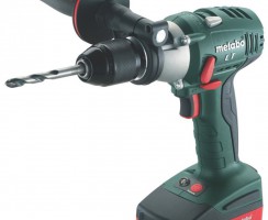 Prise en main de la perceuse visseuse Metabo SB 18 LT Compact 2 x 1,5 Ah