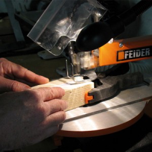 Test scie à chantourner Feider F405SC3F avec mini-perceuse