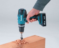 Avis Perceuse visseuse à percussion Makita HP457DWE