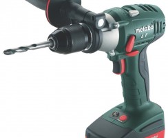 Prise en main de la perceuse visseuse Metabo SB 18 LT Compact 2 x 1,5 Ah