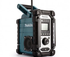 Bien travailler en musique avec la radio de chantier Makita DMR107
